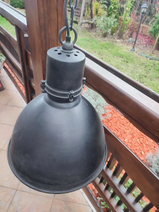 Metalowe lampy wiszące