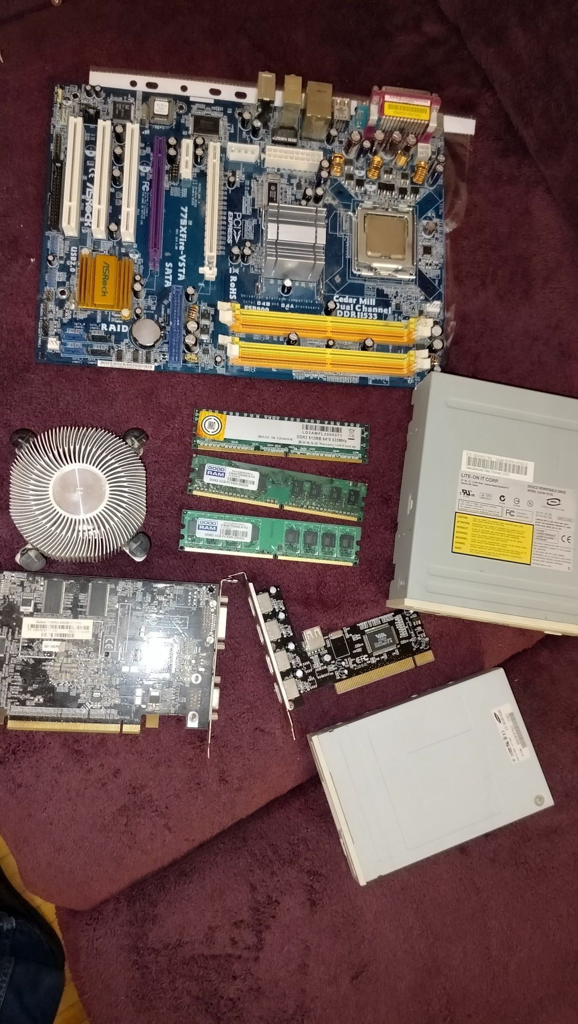 Części starego komputera stacjonarnego ram fdd karta graficzna płyta