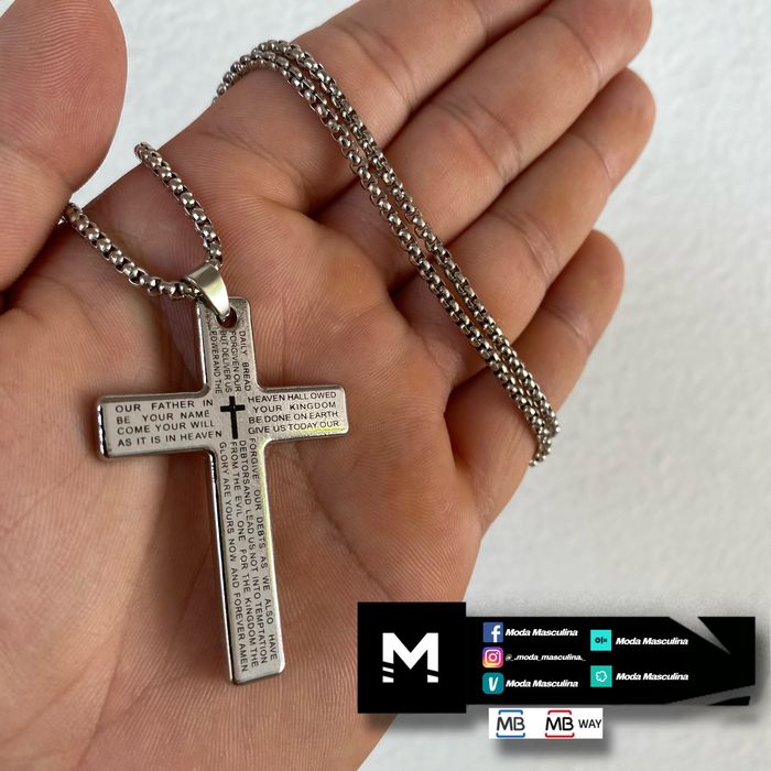 Colar em aço com cruz