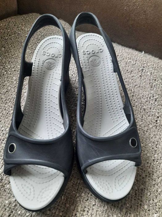 Жіночі босоніжки на танкетці Crocs Havana Slingback, розмір 8