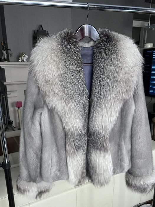 Полушубок голубая норка, воротник писец. Италия.