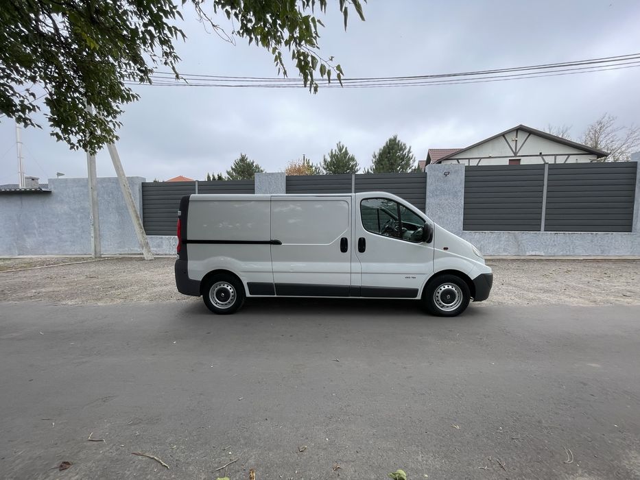 Renault Trafic 2008 года не крашеный