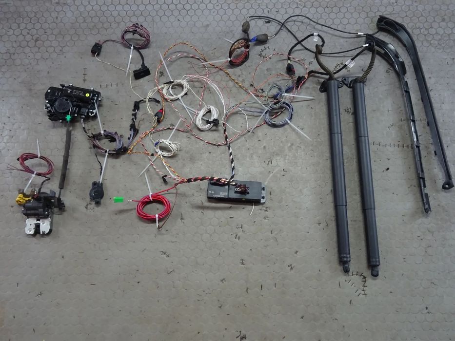 5Q0959107L klapa elektryczna wiazka silownik sterownik  Kombi VW Passat B8 czesci