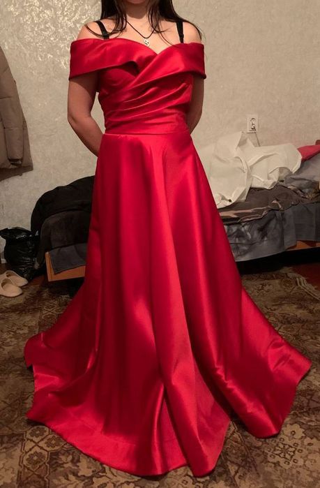 Сукня на вечір або випускний