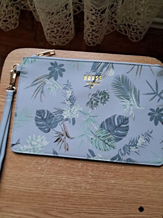 Мода і стиль. Жіноча косметичка