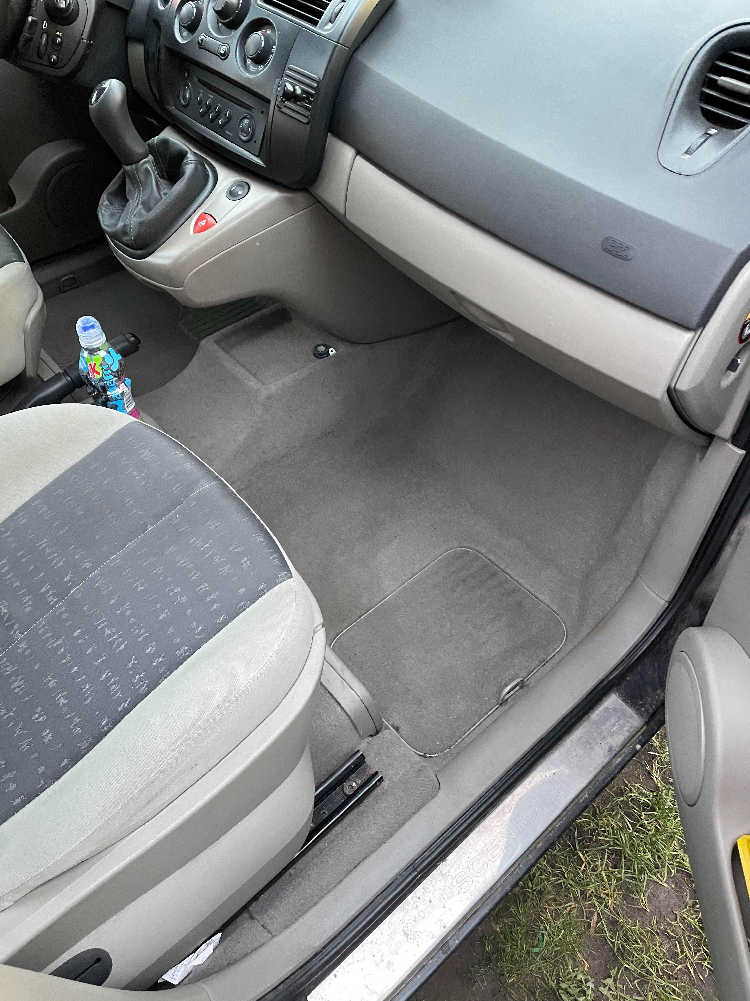 Detailnig czyszczenie wnętrza samochodu