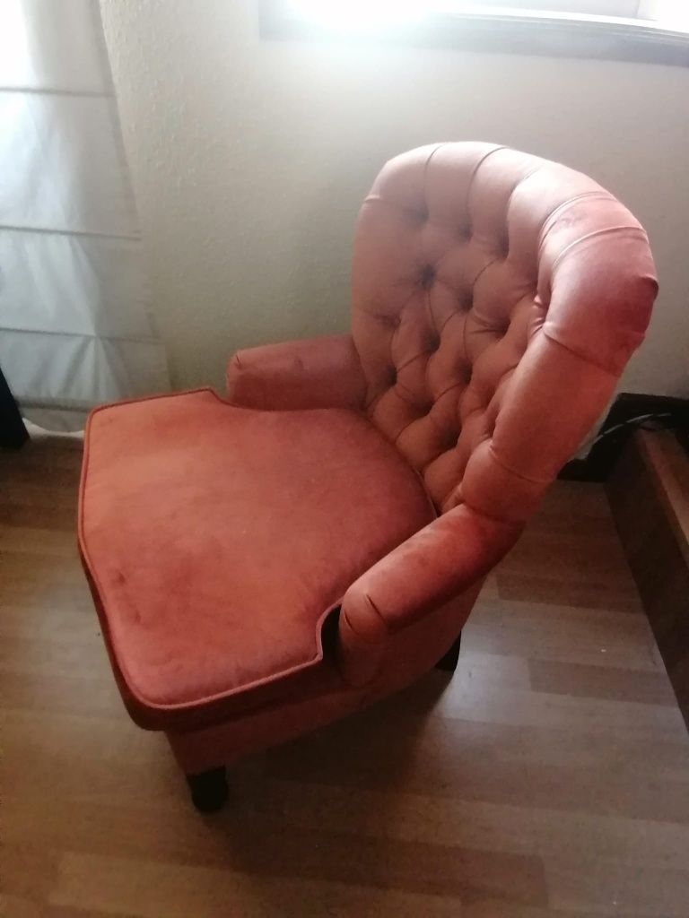 Sofá com chaiselong e cadeirao