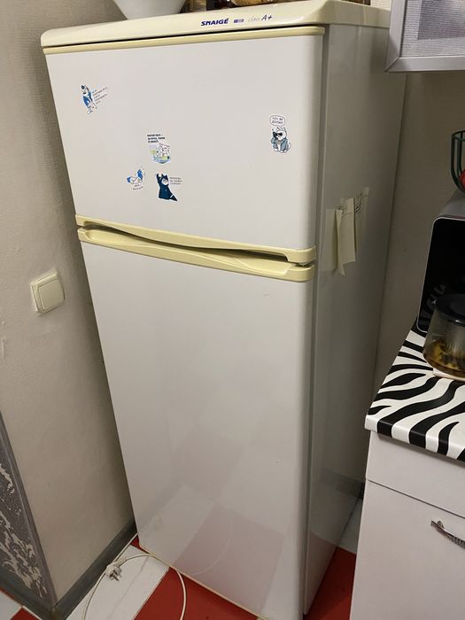 Продам холодильник (сломанный) на ремонт/запчасти