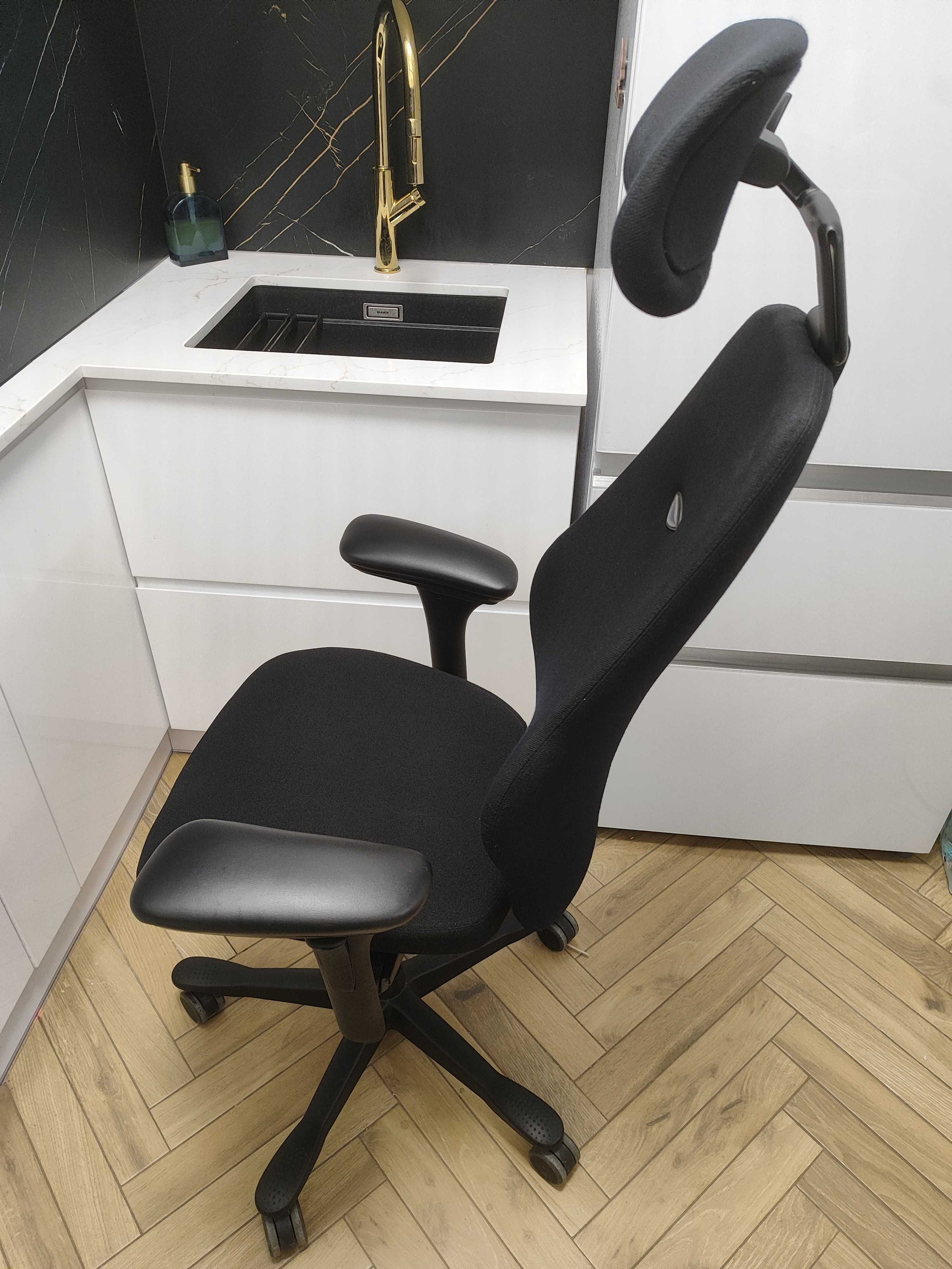 Kinnarps 6000 Plus najnowszy model  z zagłowkiem