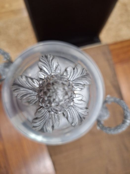 Taça decorativa em estanho