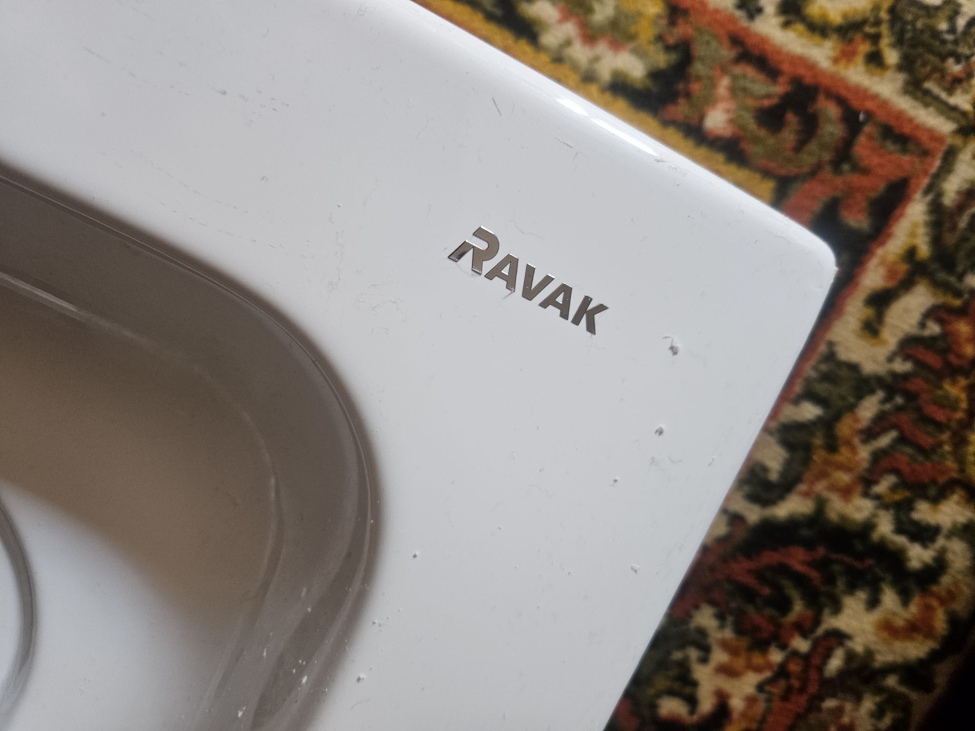 Продам  НОВЫЙ душевой поддон 90×90  RAVAK с сифоном
