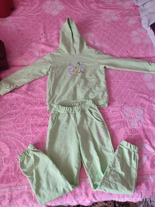 Продам костюмы для девочки размер 116/122