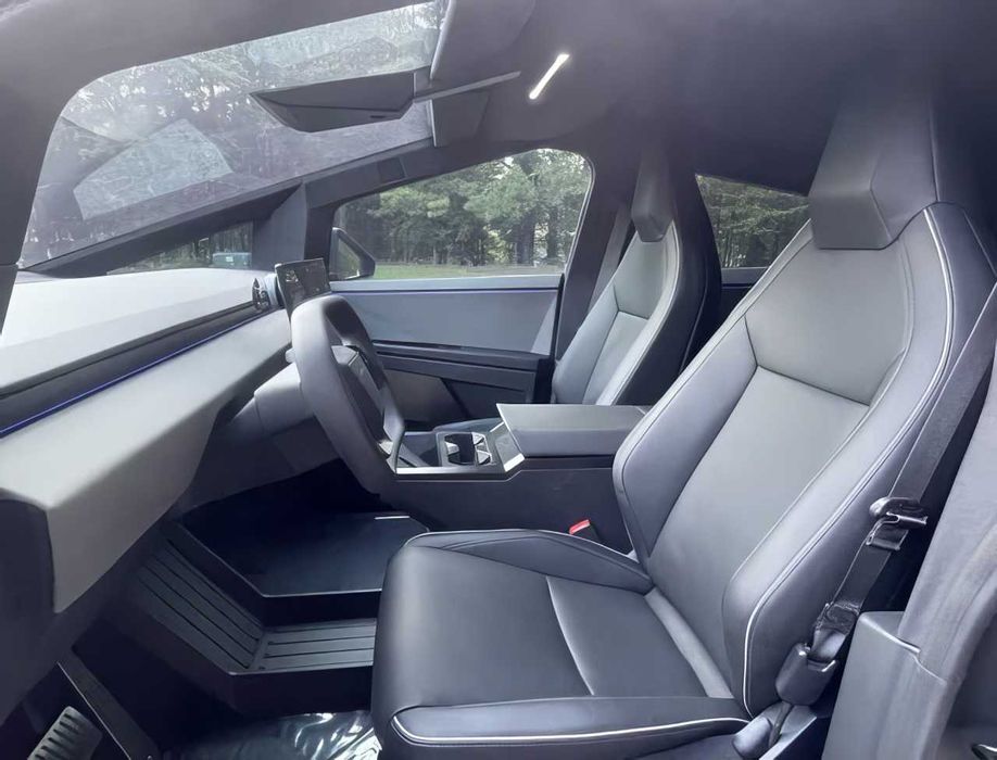 Tesla Cybertruck      2024