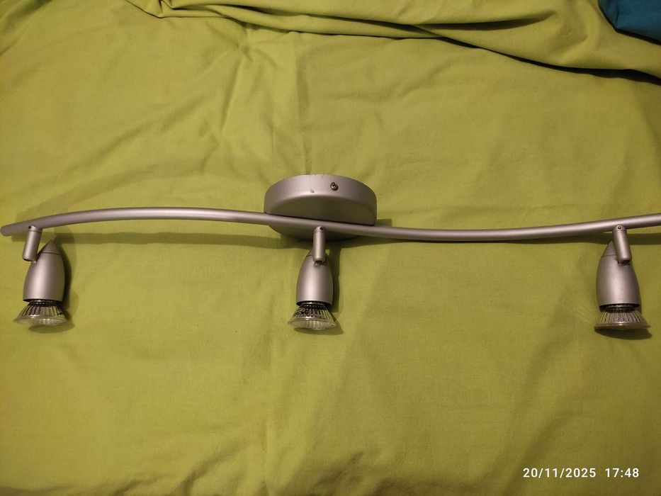 Candeeiro calha com 3 lampadas Led INCLUIDAS no preço