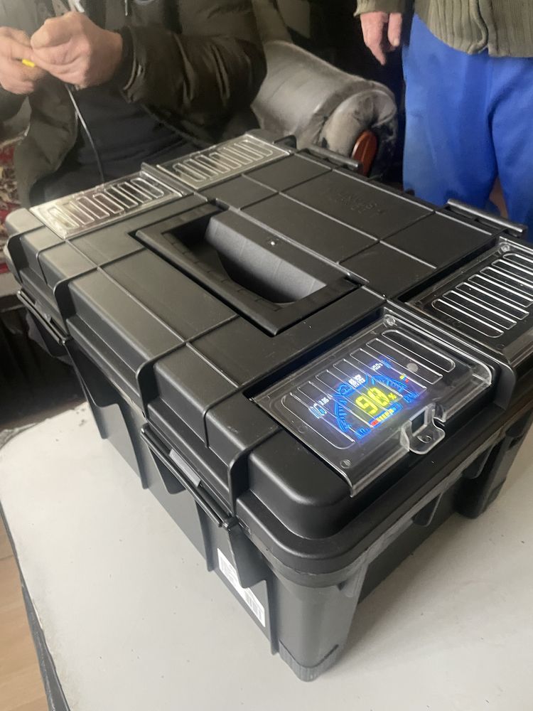 ДБЖ на 1,5 kw акумулятор 4,0 kw.