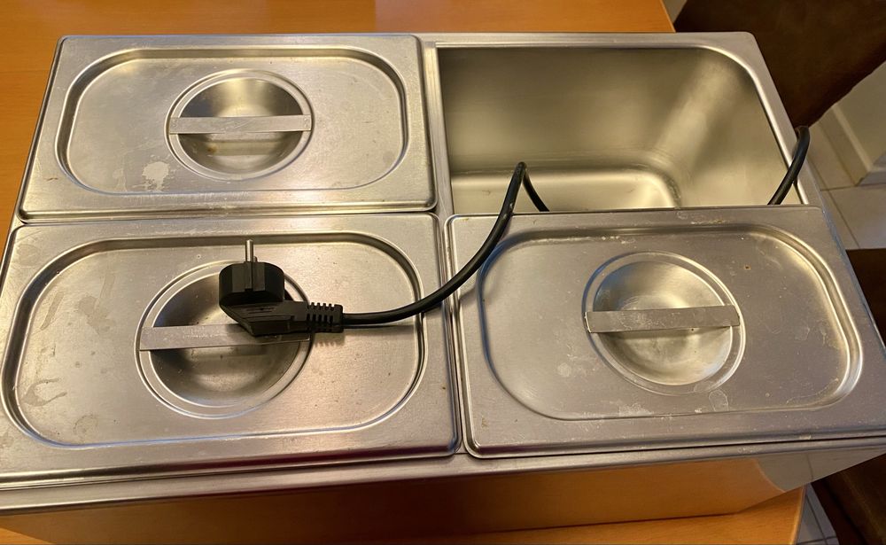 Bemar elektryczny z pojemnikami