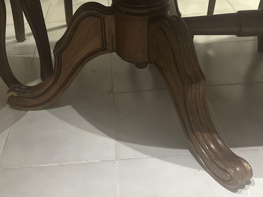 Mesa  extensivel com 8 cadeiras