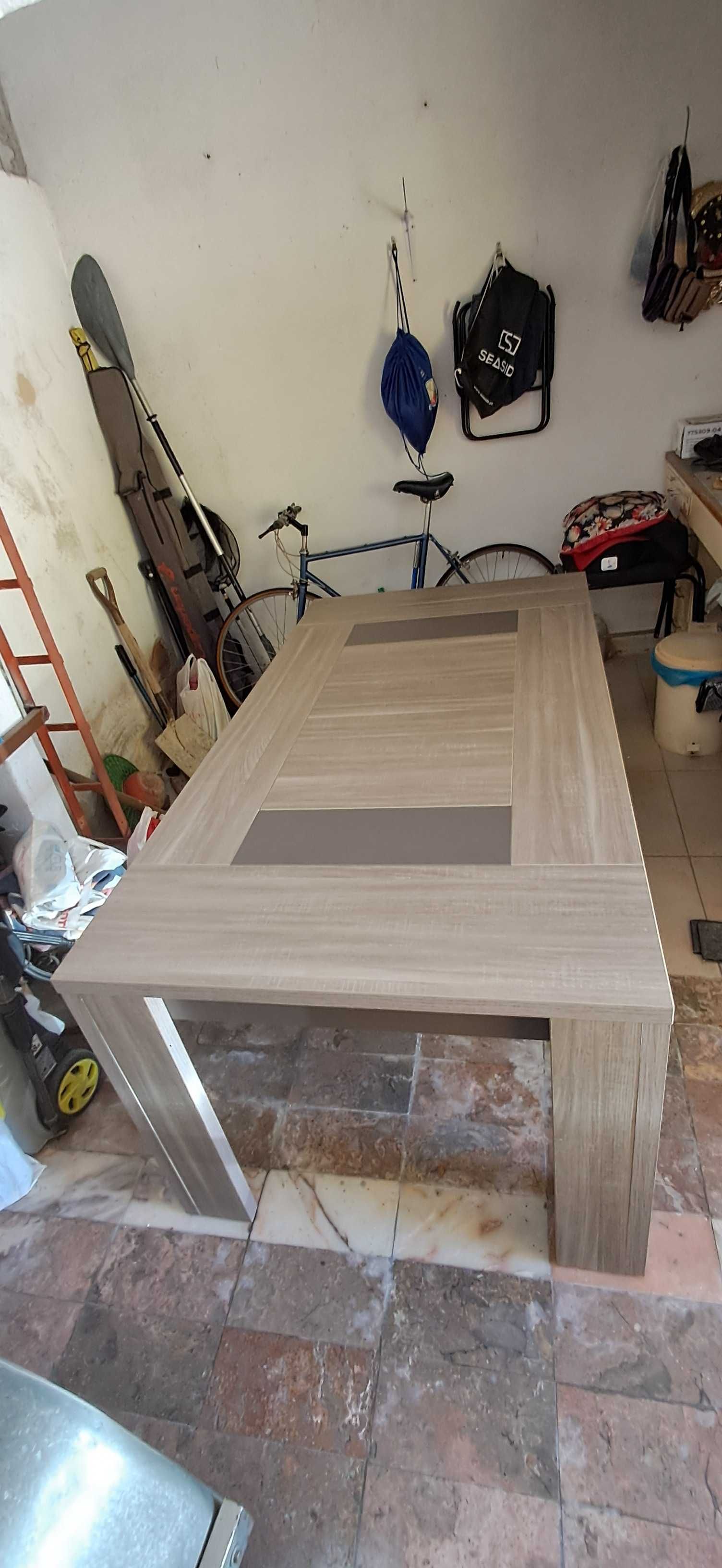 Mesa de jantar e movel de TV
