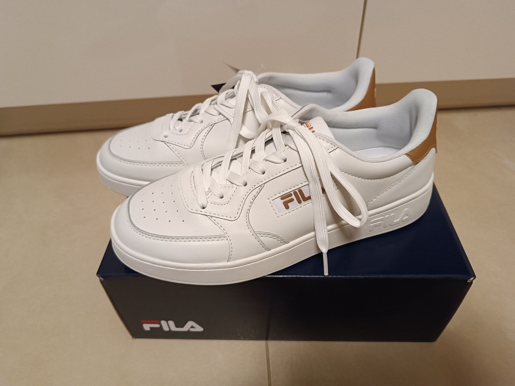 Nowe białe buty sneakersy damskie Fila rozmiar 40