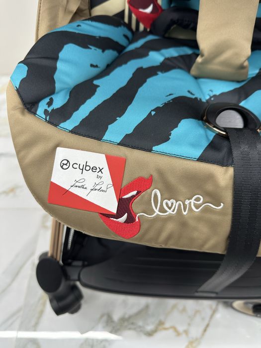 Новий візочок Cybex Coya by Karolina Kurkova One Love