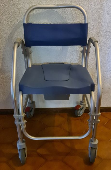 Cadeira de banho e sanitária