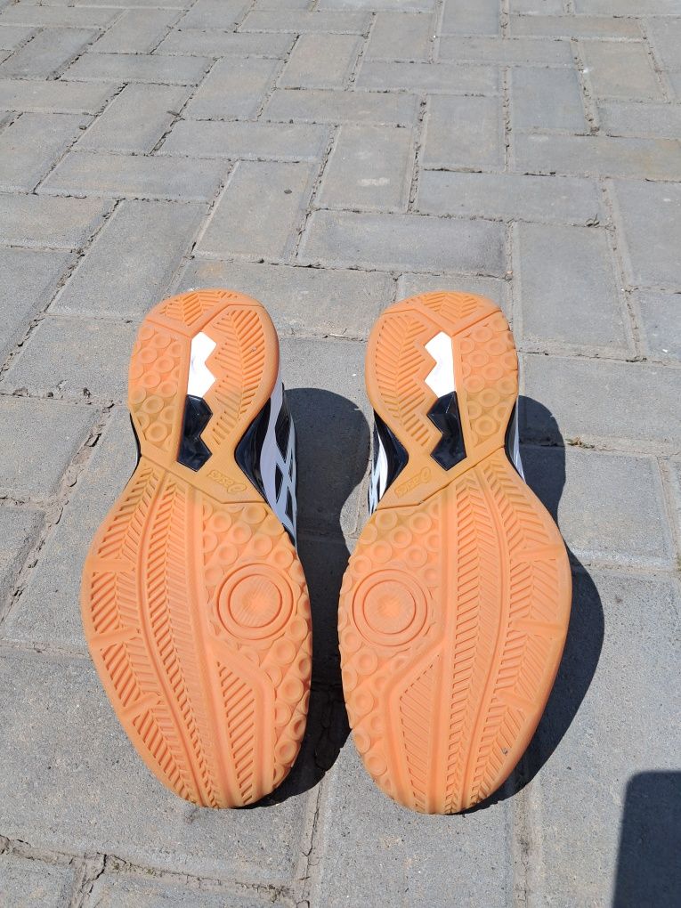 Продам кросівки Asics Gel Task 3