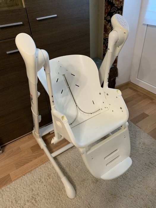 стільчик для годування, столик , гойдалка, заколисуючий центр