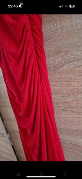 Sukienka ciazowa czerwona marszczona na wesele