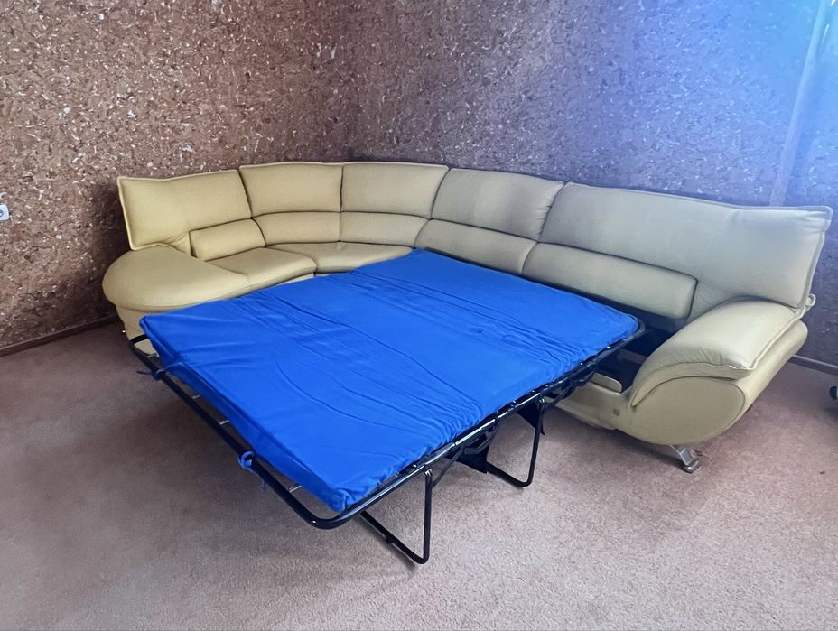 Продаємо шкіряний диван новий