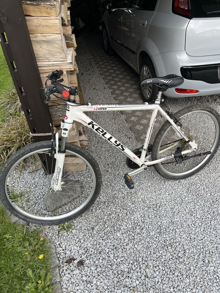 Montaż rowerów z silnikiem spalinowym