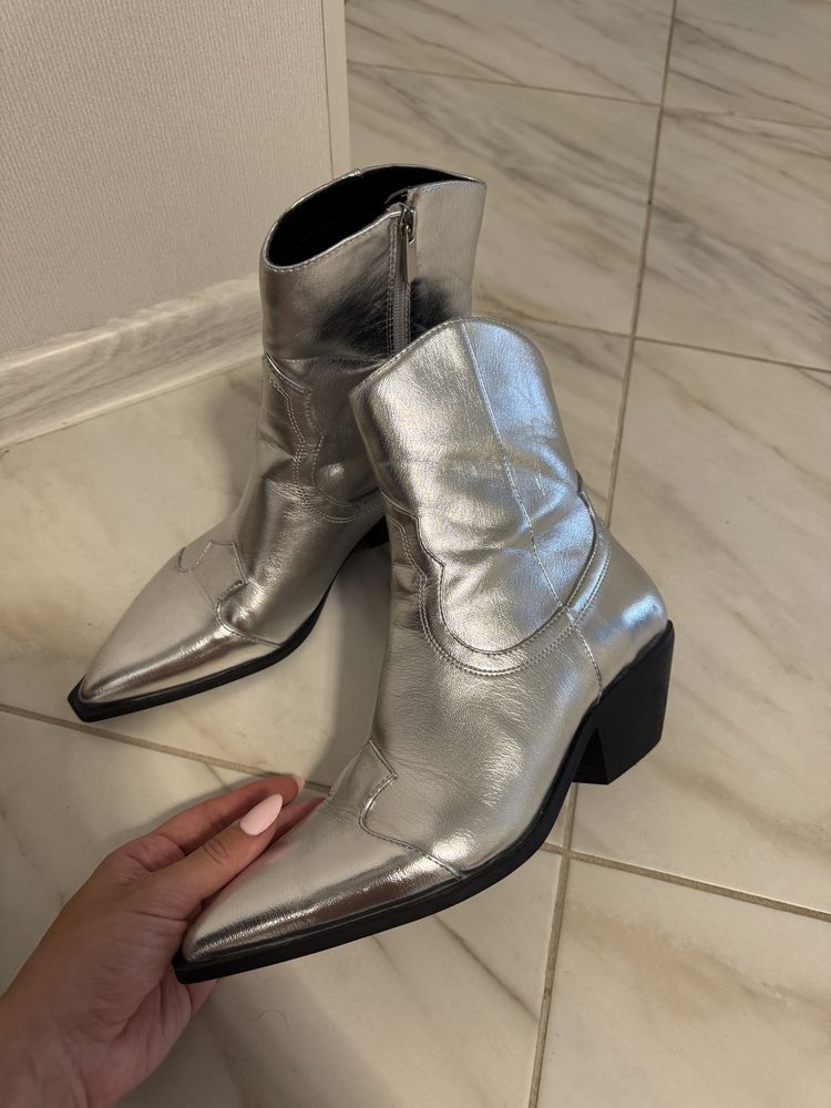 Казаки bershka серебристые