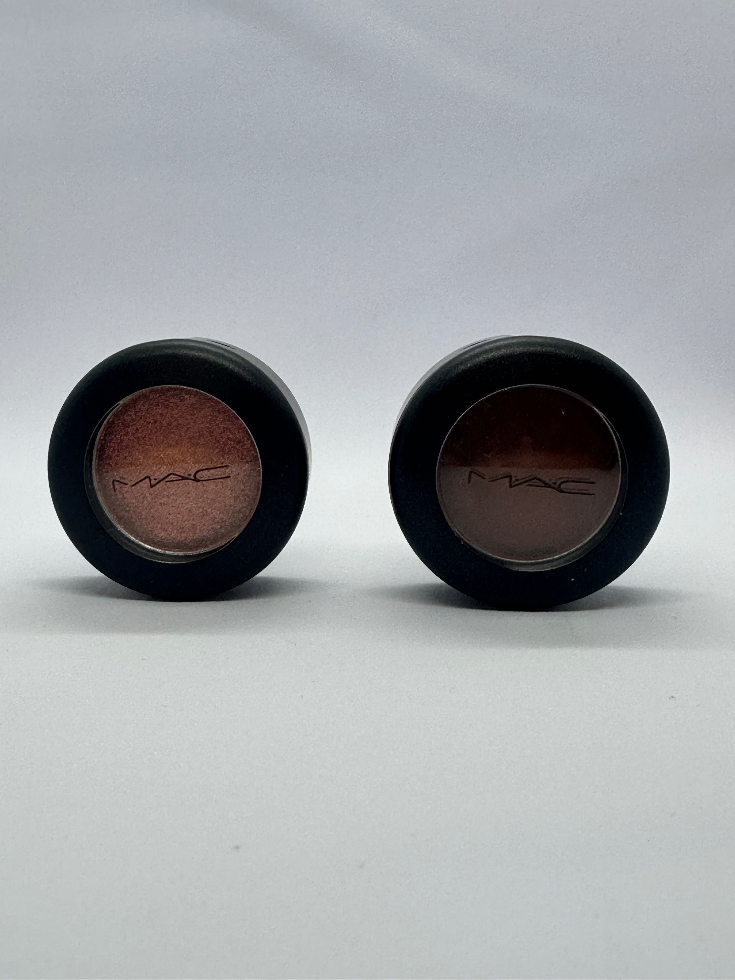MAC
- Róz Eye Shadow Fard a Paupieres, made in USA