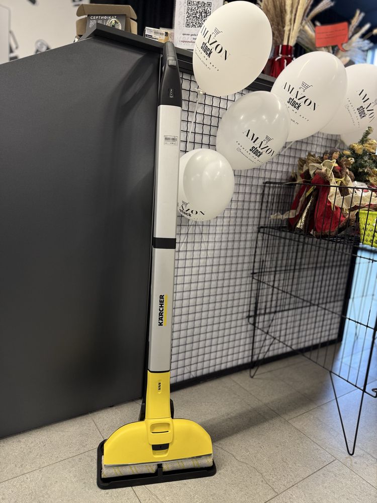 Миючий пилосос (Електрошвабра) Karcher EWM 2
