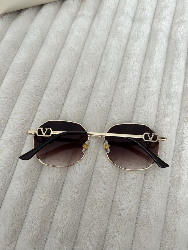 Okulary przeciwsłoneczne na łańcuszku „valentino”  V brąz