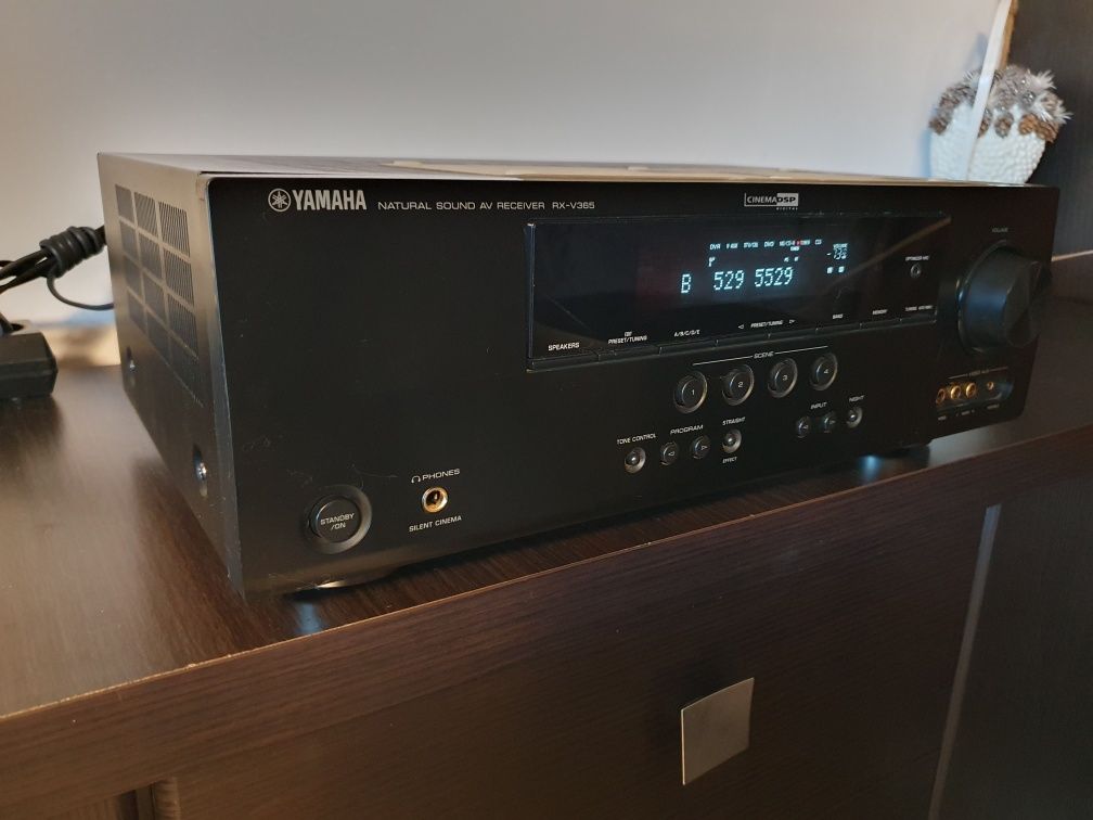 Amplituner Yamaha RX-V365 DTS