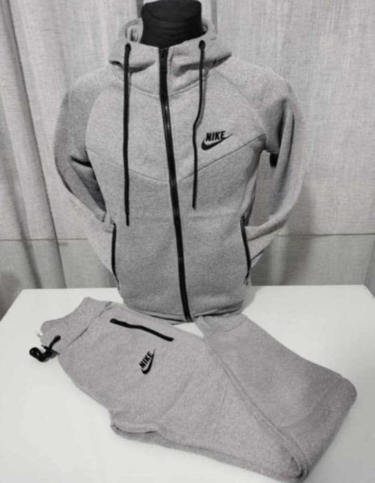 Fato de treino desportivo com fecho nos bolsos