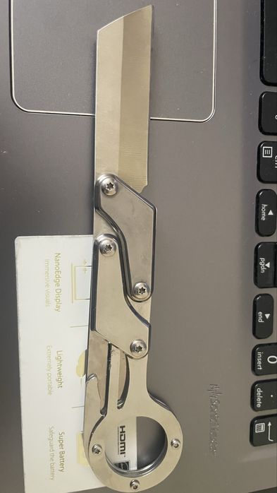 Faca para caça e bushcraft.