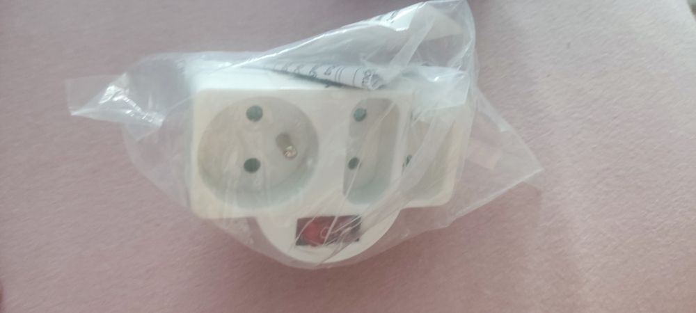 Rozgałęziacz/ złodziejka z włącznikiem