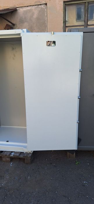 Сейф депозитарний другого класу.