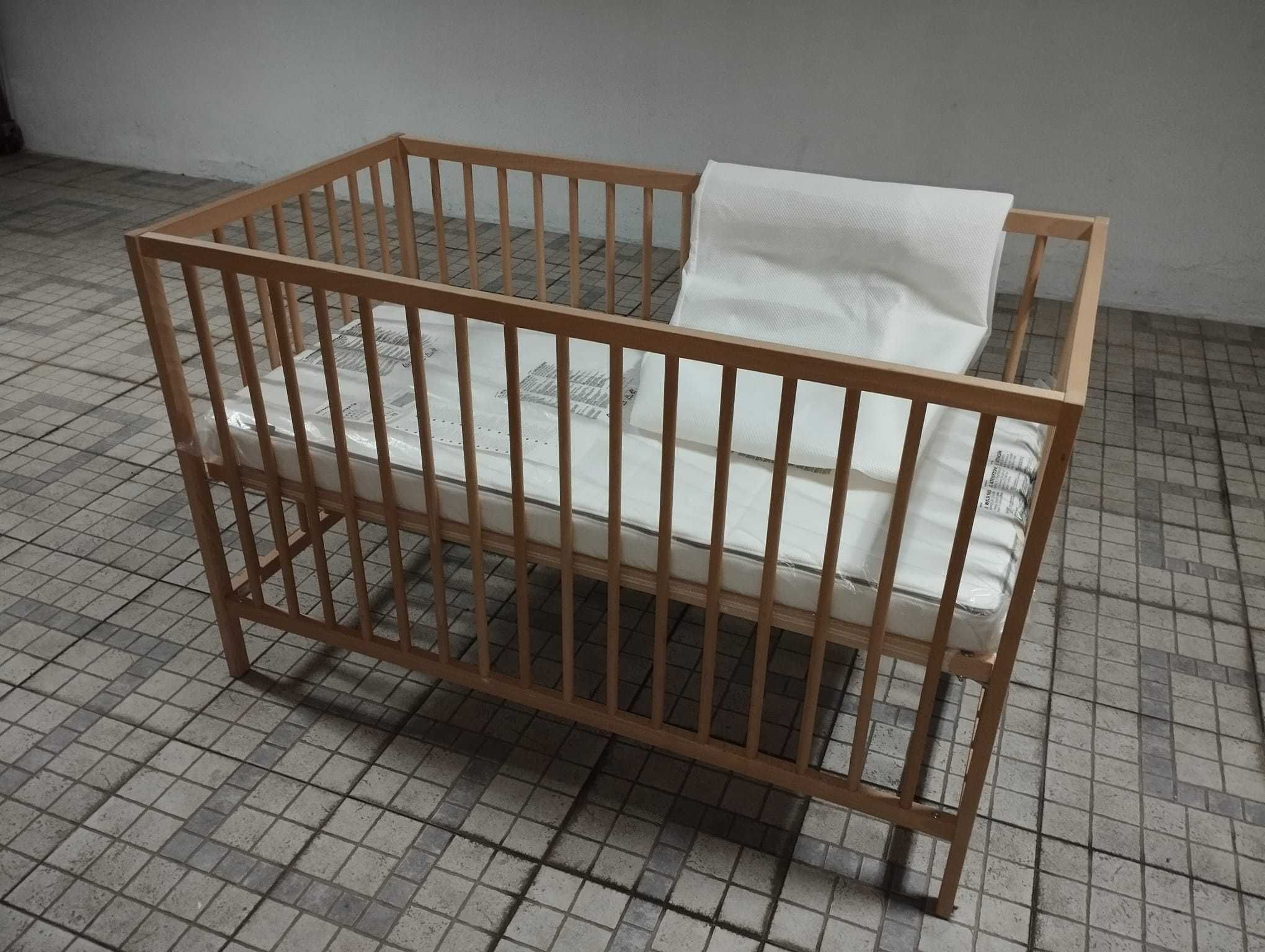 Cama de Bebé, Colchão e Capa de Colchão