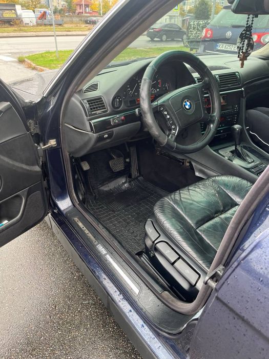 Bmw 7-series V8