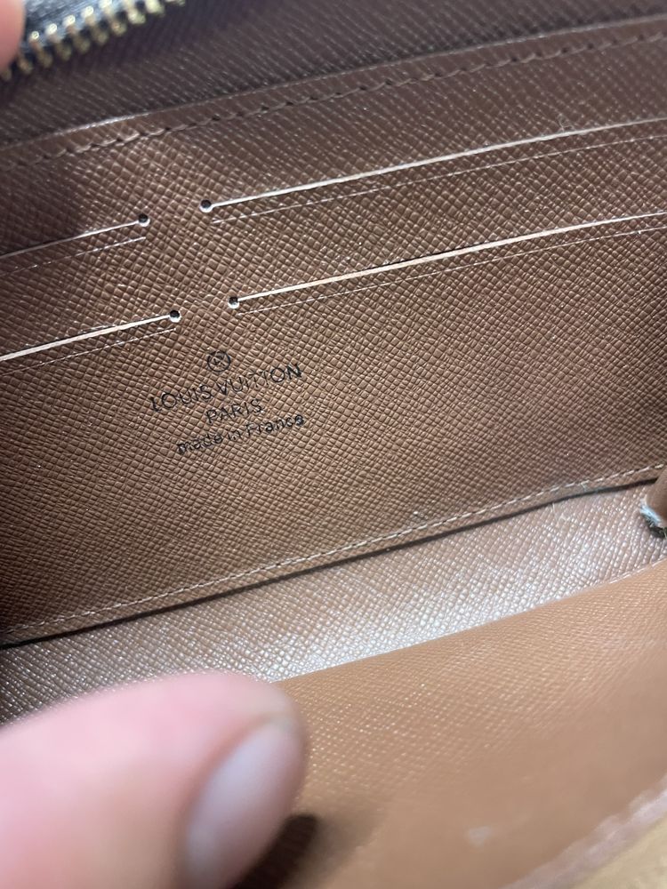 Louis Vuitton гаманець