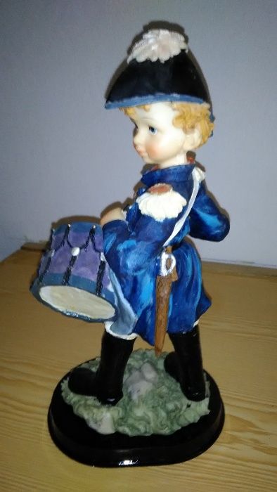 Bibelô Figura em porcelana nova