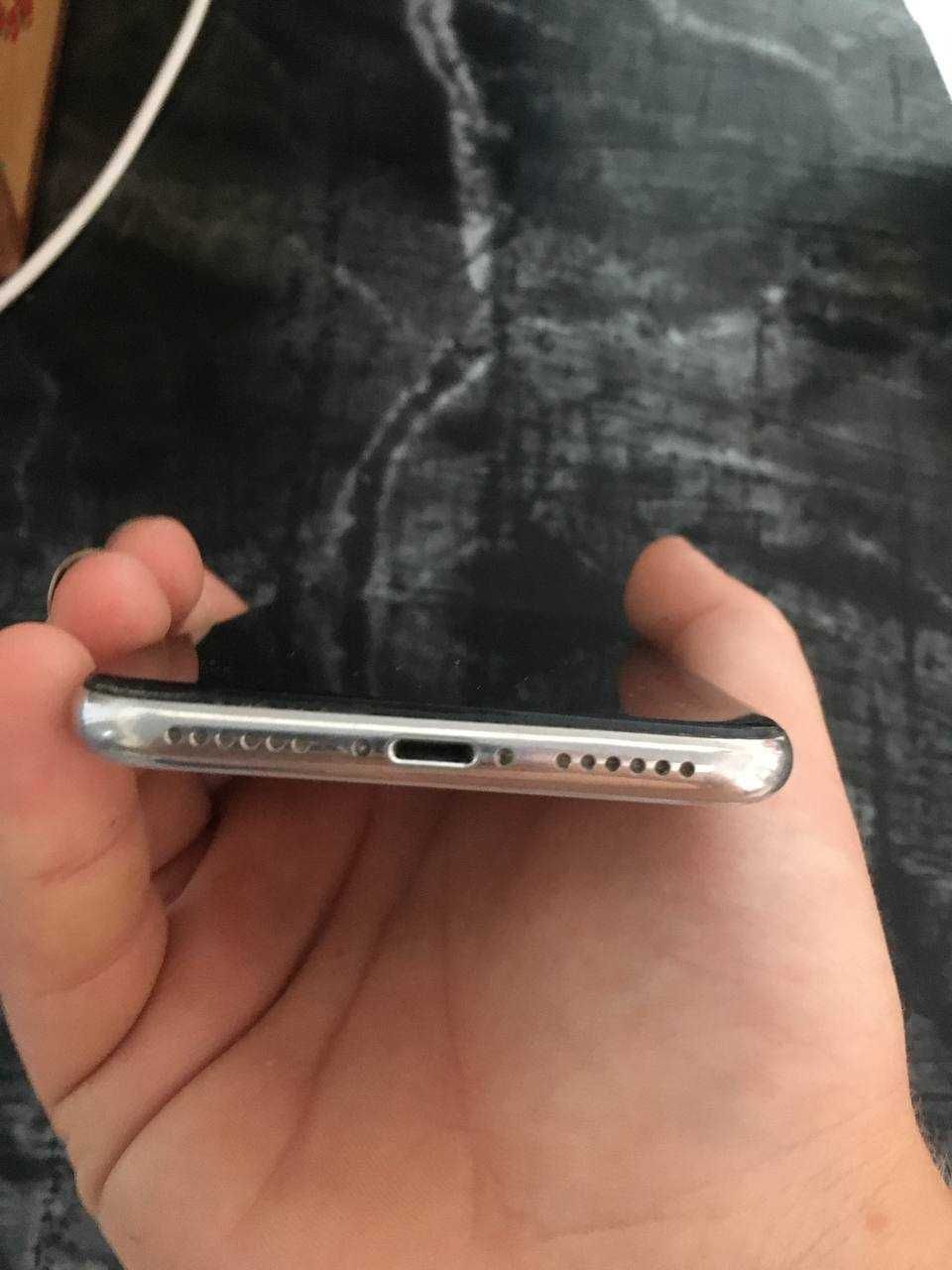 Продам iPhone X.