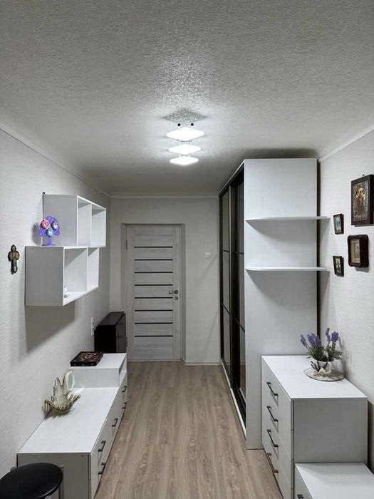 Продам 3х комнатную квартиру.  Шевченковский район. Метро 23 Августа.