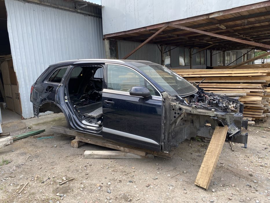 Audi q7 4m четверть передня задня ліва права стойка криша поріг лоток