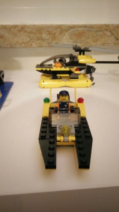 Lego World City: Base Guarda Costeira (7047)