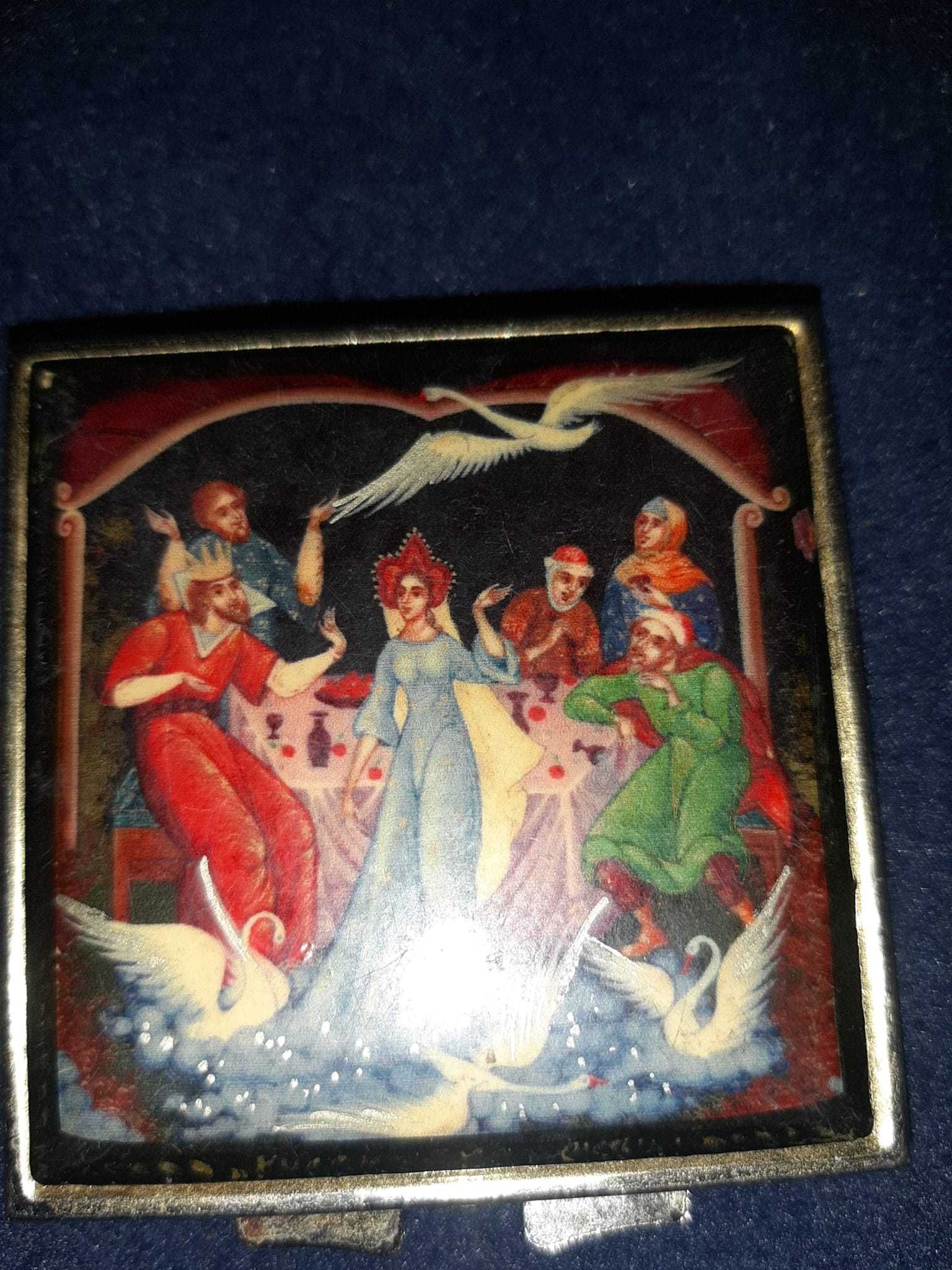 Składane lusterko,puderniczka. Ręcznie malowane. Zabytek.
