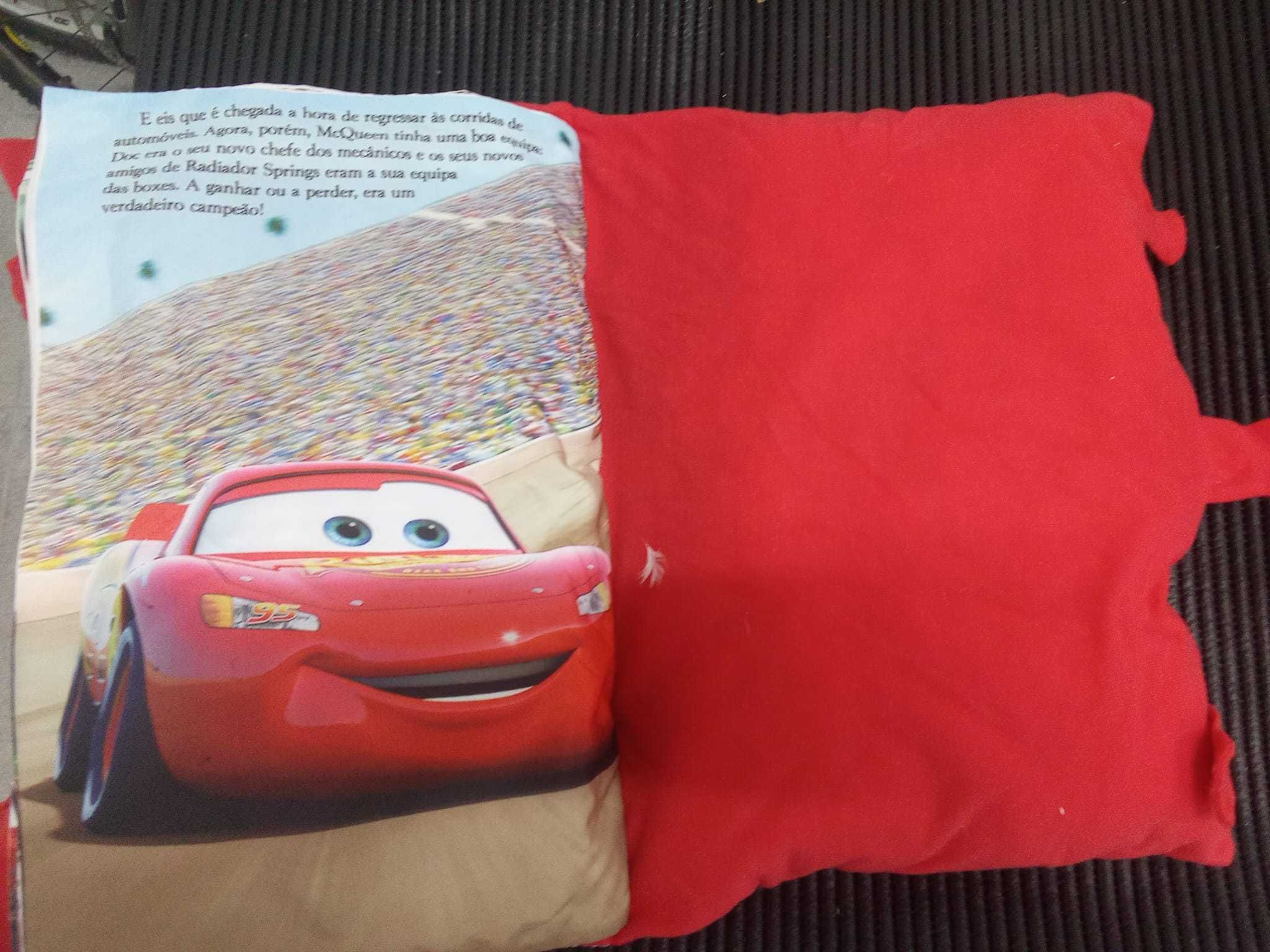 Livro/Almofada Carros da Disney Pixar