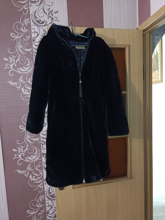 Продам шубку чорну